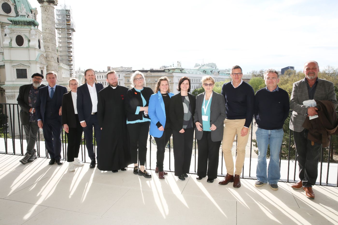 Gruppenbild: Die Referenten des Fachgesprächs auf der Terrasse des Wien Museums
